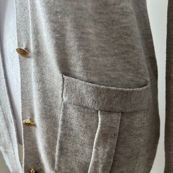 🐚Banana Republic light  grey carding Sz S Details on pocket* V-Neck*  Min… - Picture 2 of 10